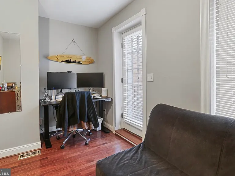 675 E Clement St — Photo 19