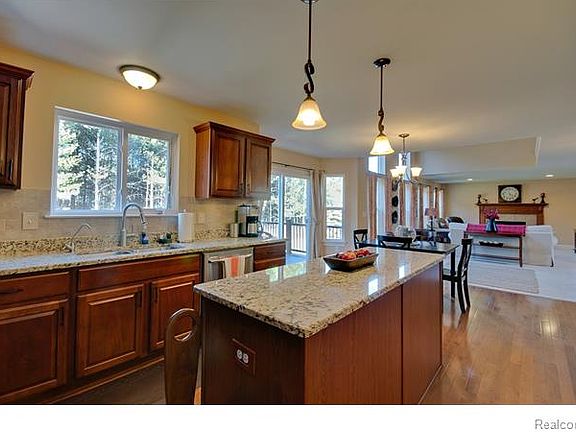 4th image of 9885 Rolling Pines Dr.