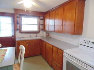 25 Peckham Ave, Newport, RI 02840