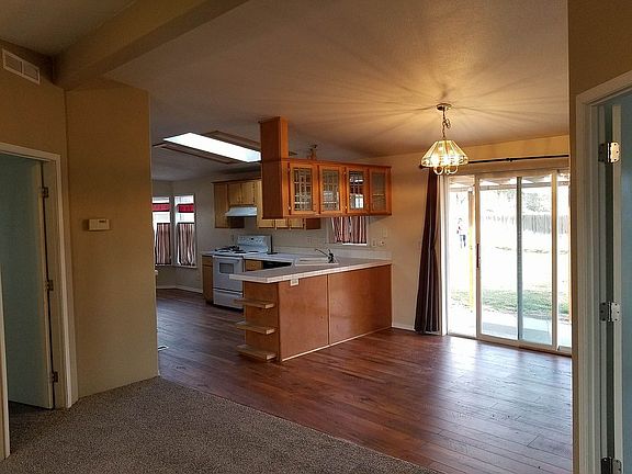 3rd image of 2511 Glen Briar Ln