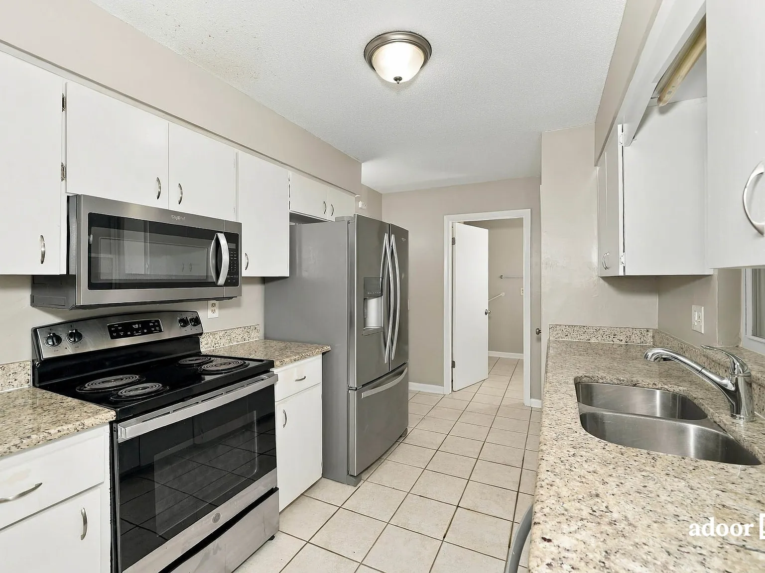 3 bed, 1.5 bath, 1392 sqft, $1,755 — Photo 3