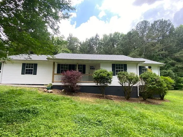 1305 Peggy Ln, Tunnel Hill, GA 30755