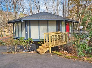 71 Laurel Lake Dr, Franklin, NC 28734