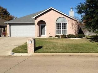 819 Ackers Dr, Arlington, TX 76001