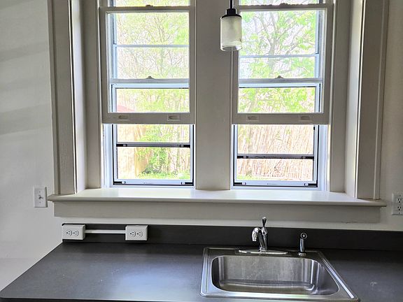 3rd image of 2112 Monteiro Ave #103