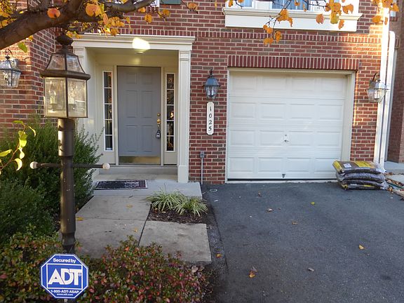 2nd image of 1025 Hotchkiss Pl