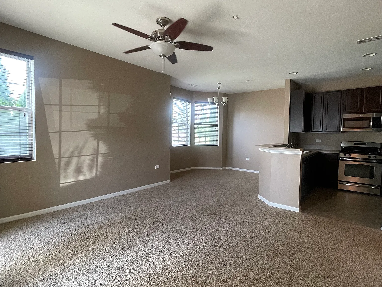 2 bed, 1099 sqft, $2,200 — Photo 3