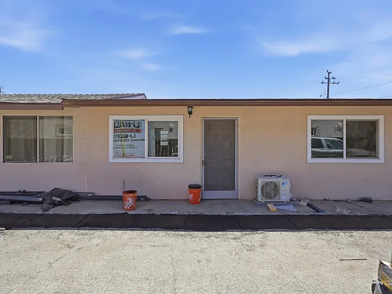 530 2nd Pl #B — Photo 4