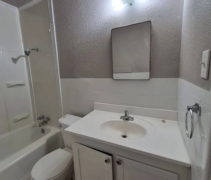 4231 SW 2nd Ave #2 — Photo 8