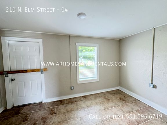 3rd image of 210 N Elm St Unit 4