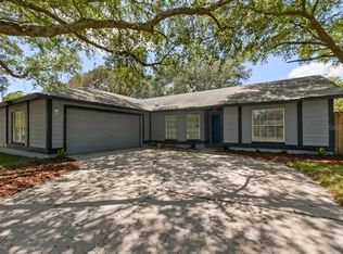 17610 Willow Pond Dr, Lutz, FL 33549