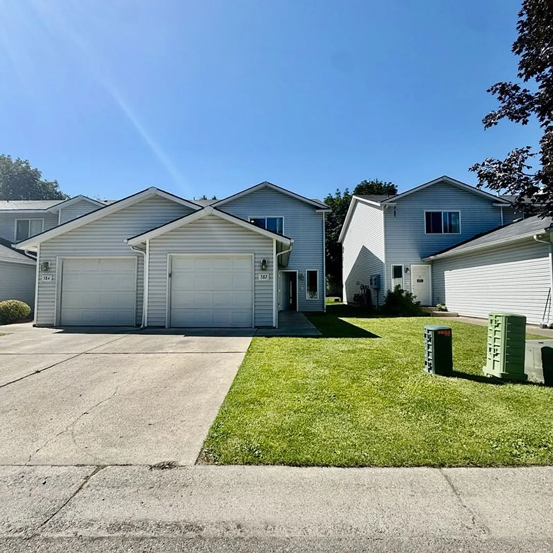 382,84,86,88 Leadora Ln. — Photo 1