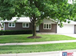1911 Montclair Dr, Lincoln, NE 68521