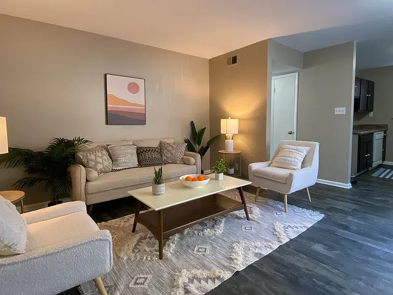 Hillcrest Apartments — Photo 21