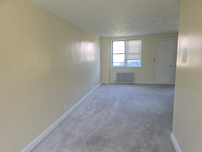 44 Virginia Ave — Photo 8