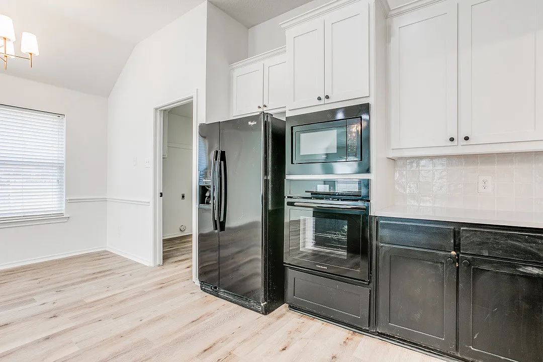 3 bed, 2008 sqft, $3,000 — Photo 4