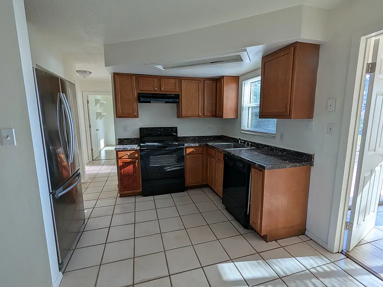 9310 Whitman Ln — Photo 4