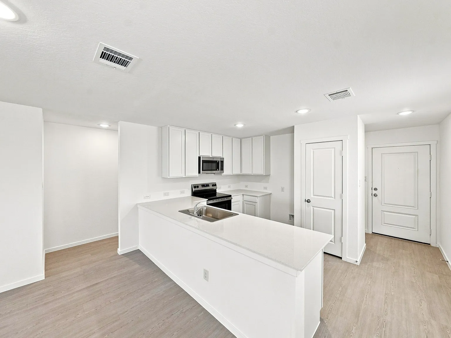 4 bed, 2.5 bath, 1692 sqft, $1,680 — Photo 4