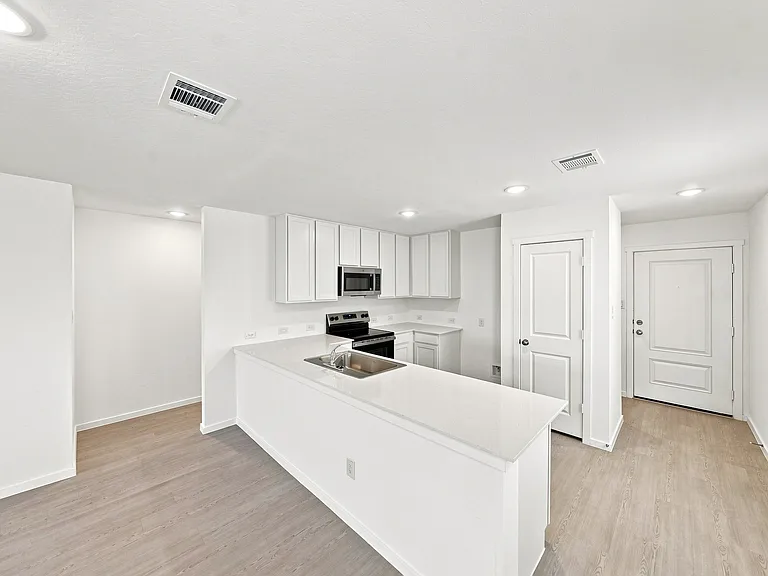 233 Pastar Fls — Photo 6
