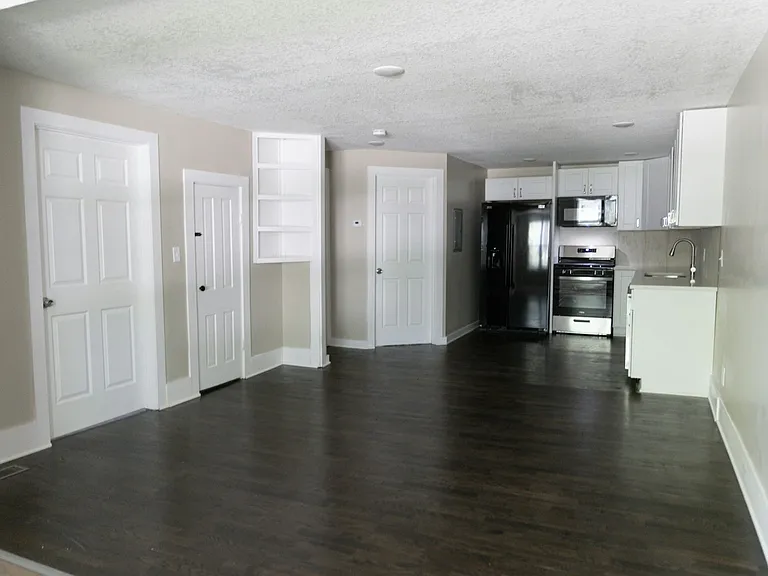 916 Grove St #B — Photo 4