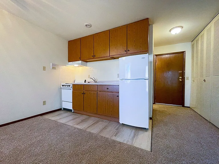 Country Meadows Apartments — Photo 29
