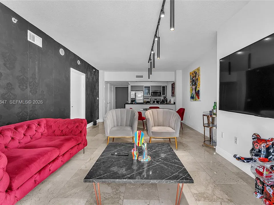 1750 N Bayshore Dr #2004