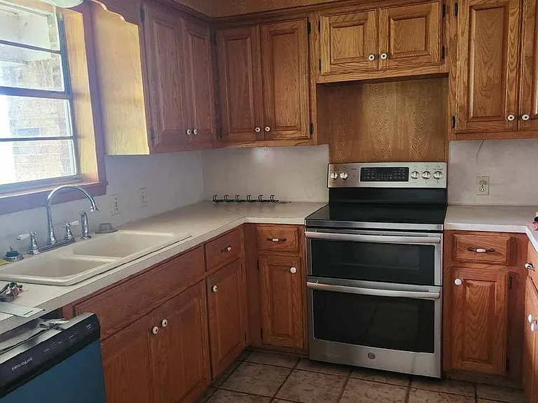 8174 FM 1402 — Photo 3
