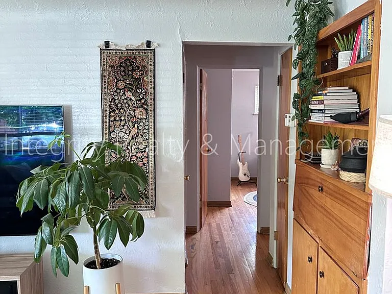 2047 Meade St — Photo 10