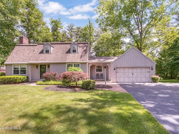 4 Olde Coach Road, Glenmont, NY 12077