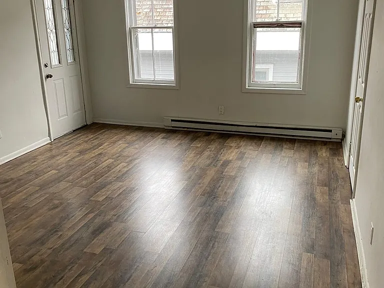 30 Glen Ave — Photo 5