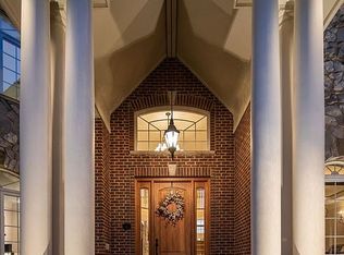 411 Ridge Ln, Lake In The Hills, IL 60156