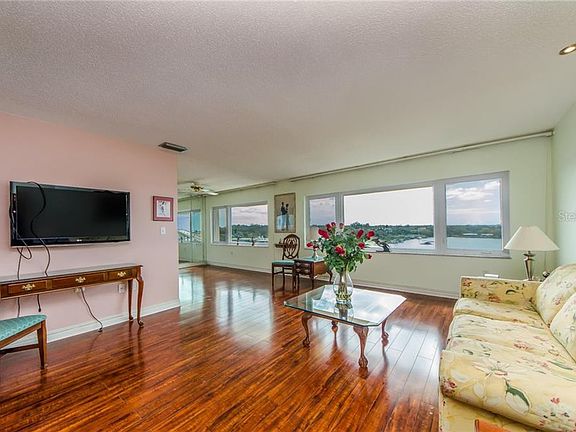 5th image of 100 Bluff View Dr APT 609C