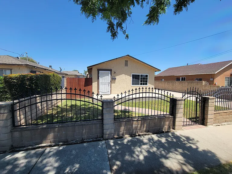 N Soldano Ave — Photo 1