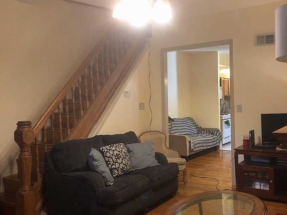 4th image of 1128 W Glenwood Ave