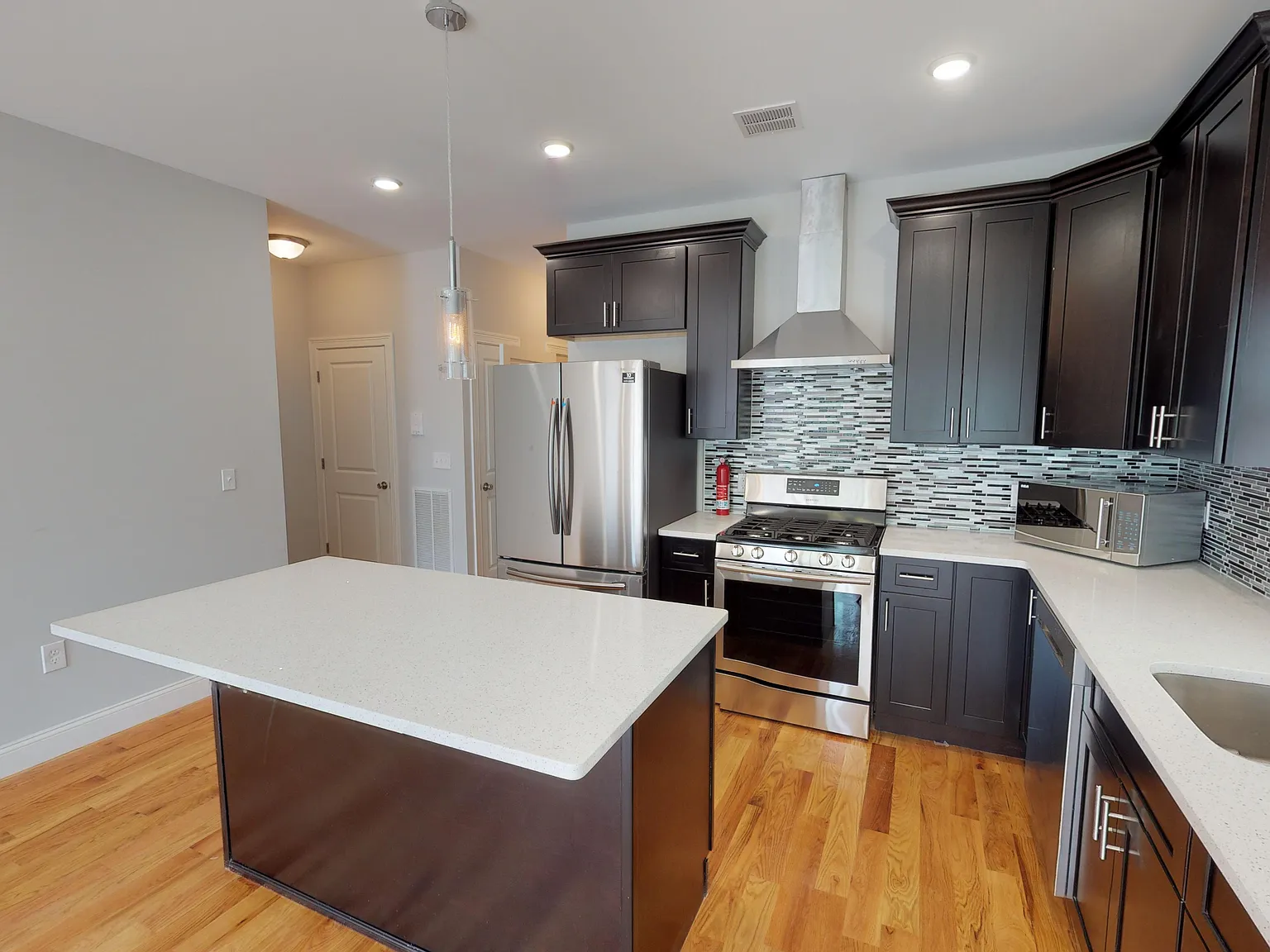 4 bed, 2.5 bath, $3,450 — Photo 1
