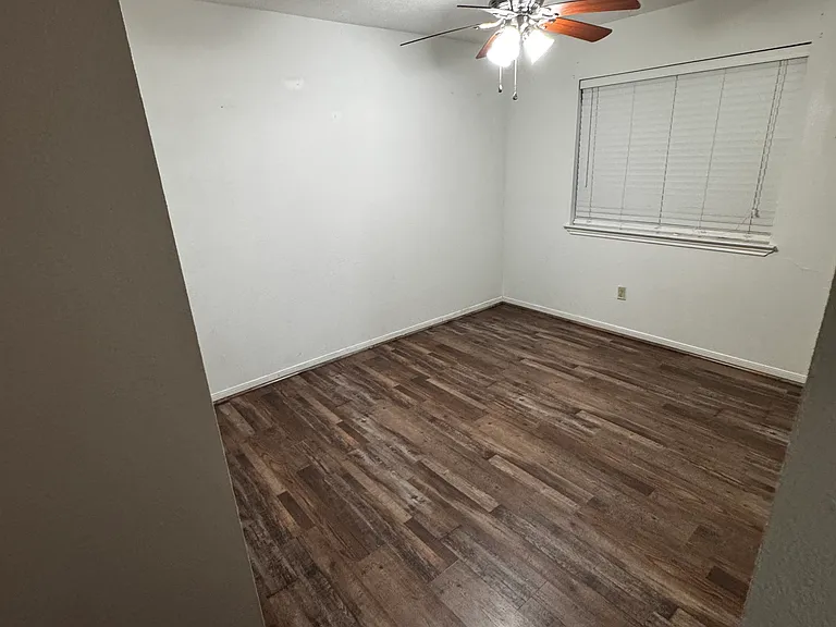 7402 Campeachy Ln — Photo 8