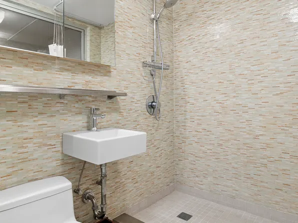 133 East 15th Street image 6 of 10