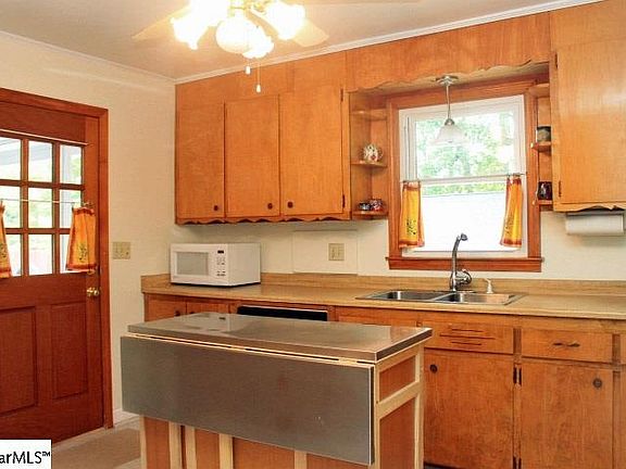 5th image of 18 Tazewell Dr
