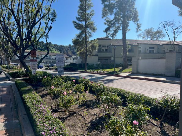 8 Town And Country Rd