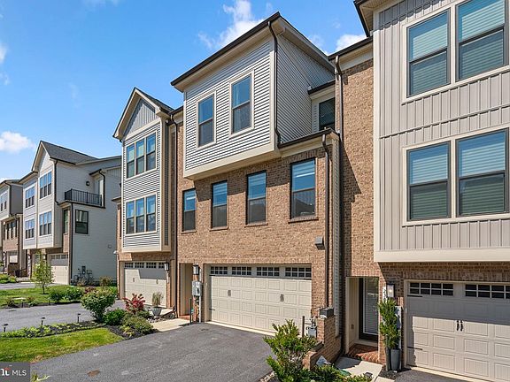 3rd image of 232 Hickory Hollow Ct