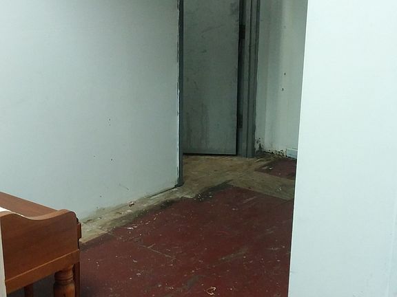 5th image of 12703 Merrick Blvd