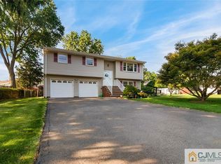 11 Wyndmere Rd, Piscataway, NJ 08854