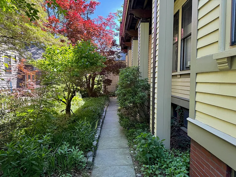 80 Dexter St #1R — Photo 8