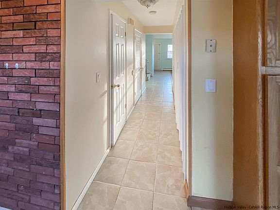 4th image of 410 Watts Ln