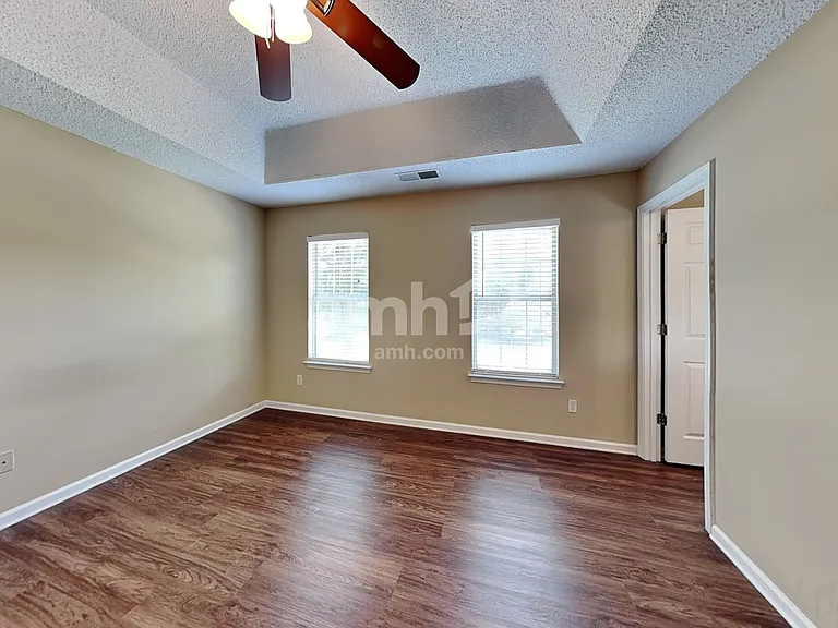 12719 Diamond Dr — Photo 11
