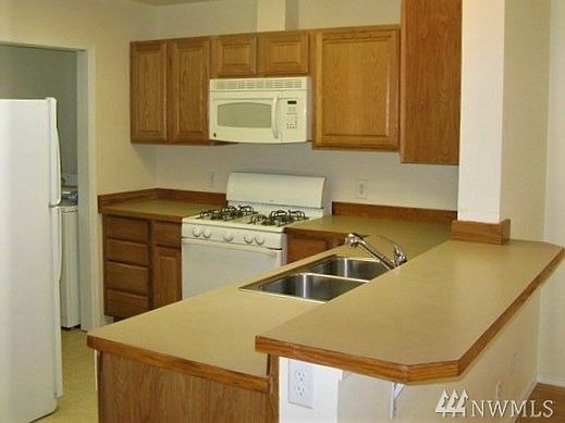 5th image of 3354 New Hope Cir