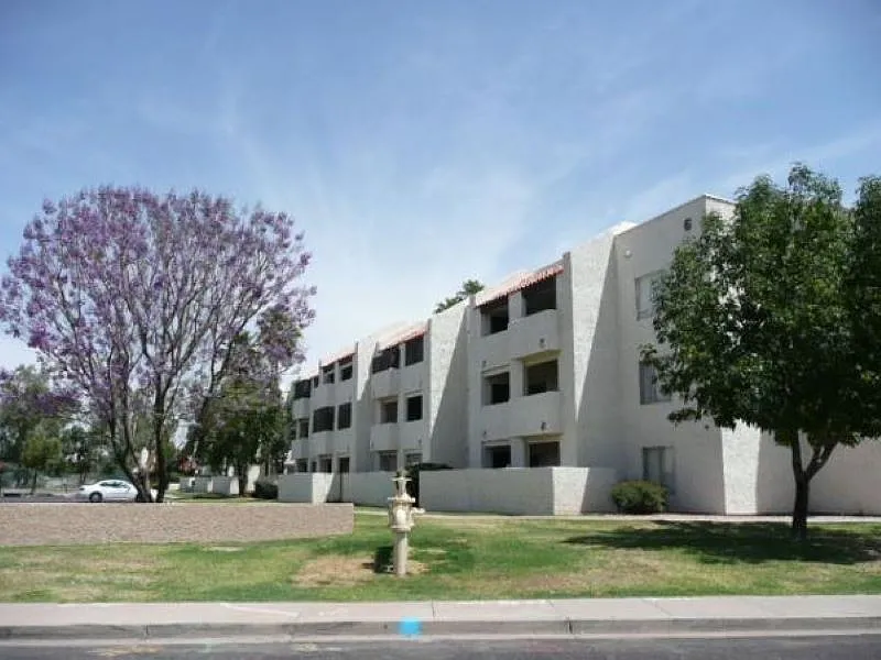 2 bed, 855 sqft, $1,350 — Photo 1