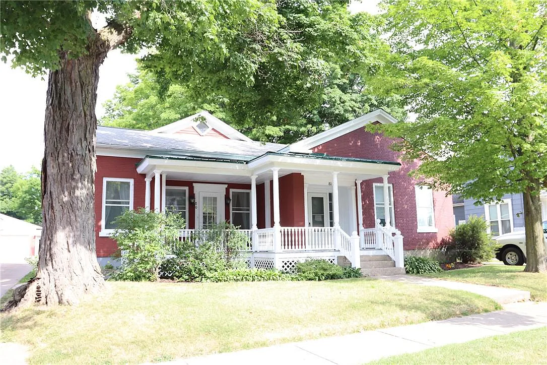 80 S Lake St photo 1