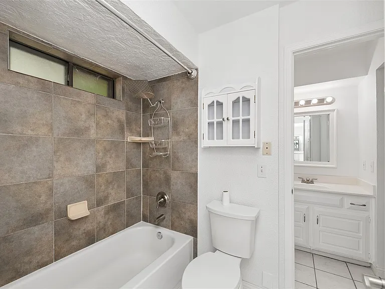2705 Lawndale Dr — Photo 24