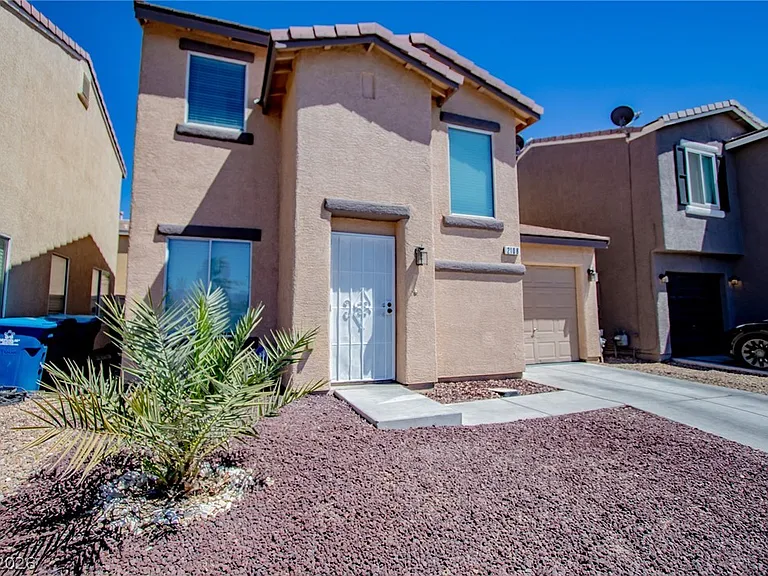 2108 Sandy Ln — Photo 2